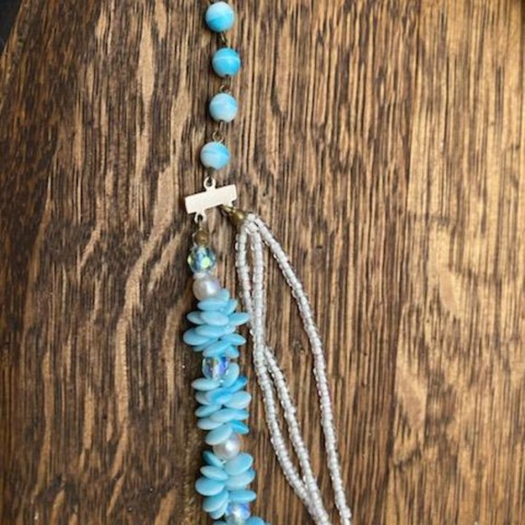 Antique beaded necklaces and clip on earrings - Picture 11 of 11